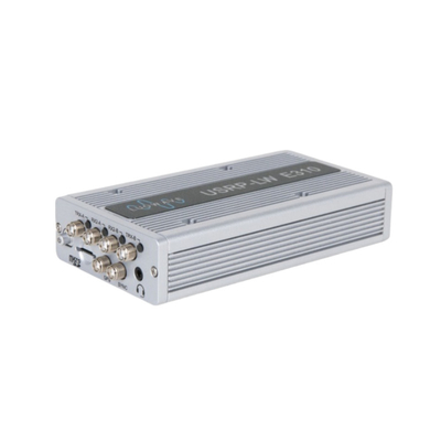 Ettus USRP E310 Kompatybilne 2 kanały TX/RX AD9361 RF 70MHz-6 GHz 56 MHz BW Każdy 1 × 10/100/1000 BASE-T Ethernet 2 × USB Porty USRP Oprogramowanie zdefiniowane urządzenie radiowe